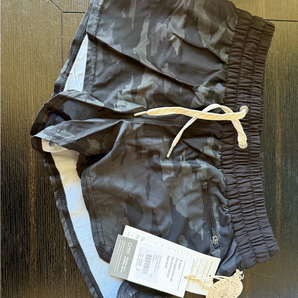 Women's Black Camo Shorts Vuori - Picture 2 of 5